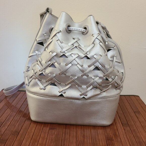 NŌBO (Poland) Silver Drawstring Basketweave Shoulder Bag - NWOT - Picture 5 of 11